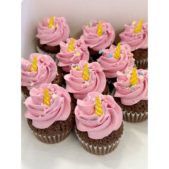 10 CHOCOLAT VANILLE ROSE THEME LICORNE Mini cupcakes atelierdesgateaux.com 
