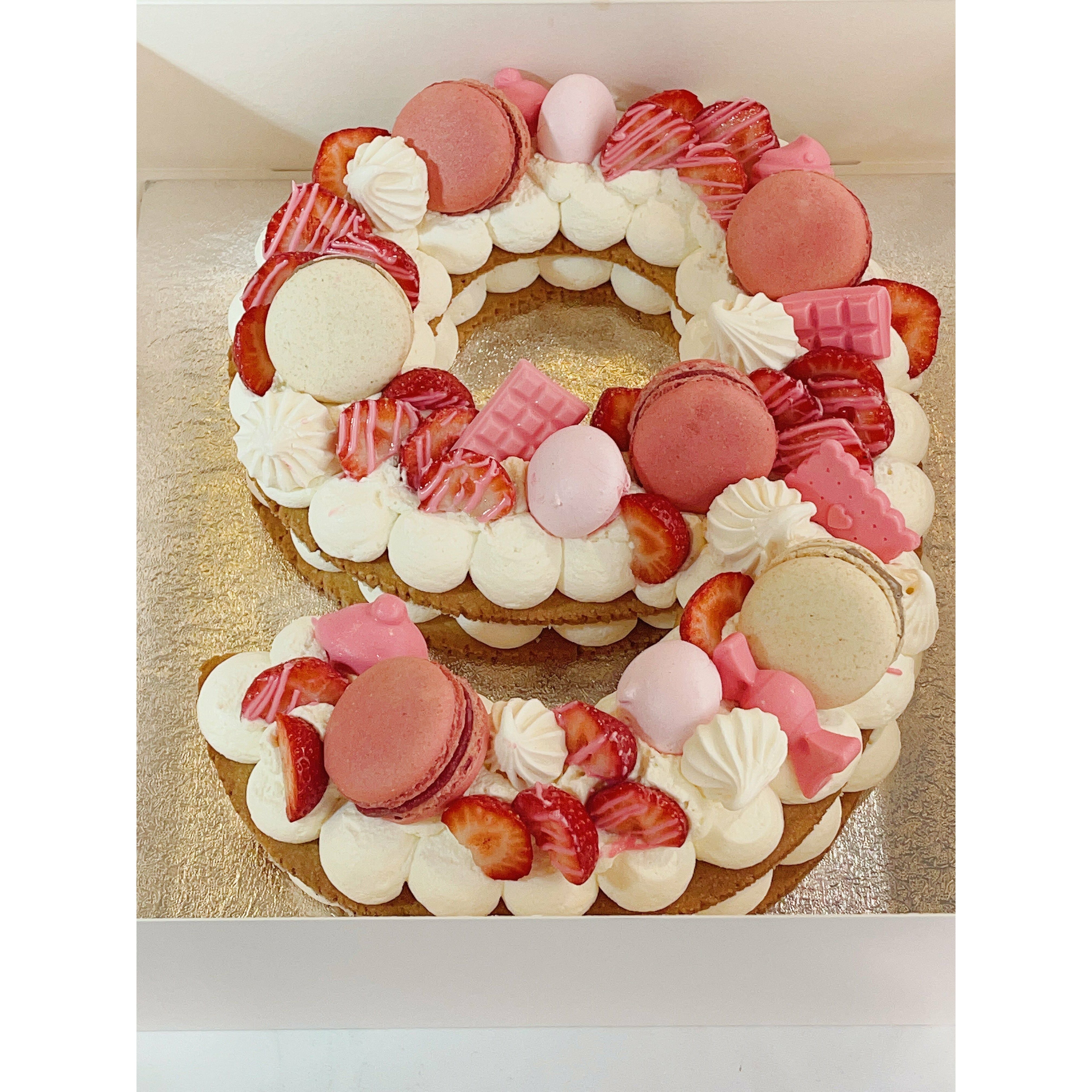 Number/letter cake pink L'Atelier des Gâteaux 