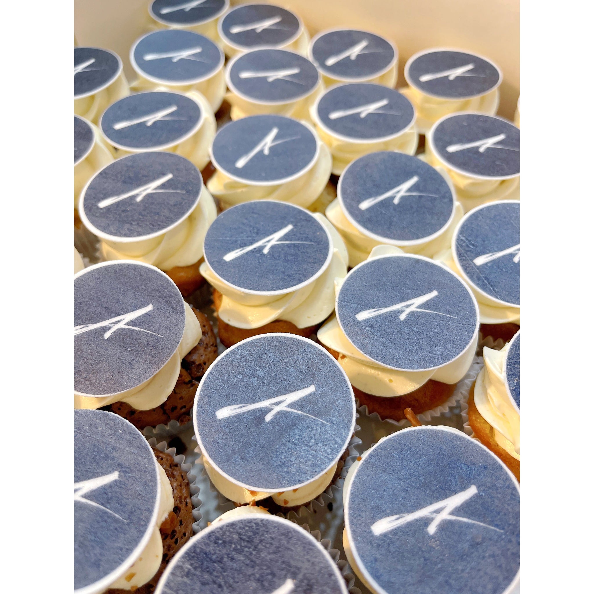 MINI CUPCAKE LOGO cupcake atelierdesgateaux.com 