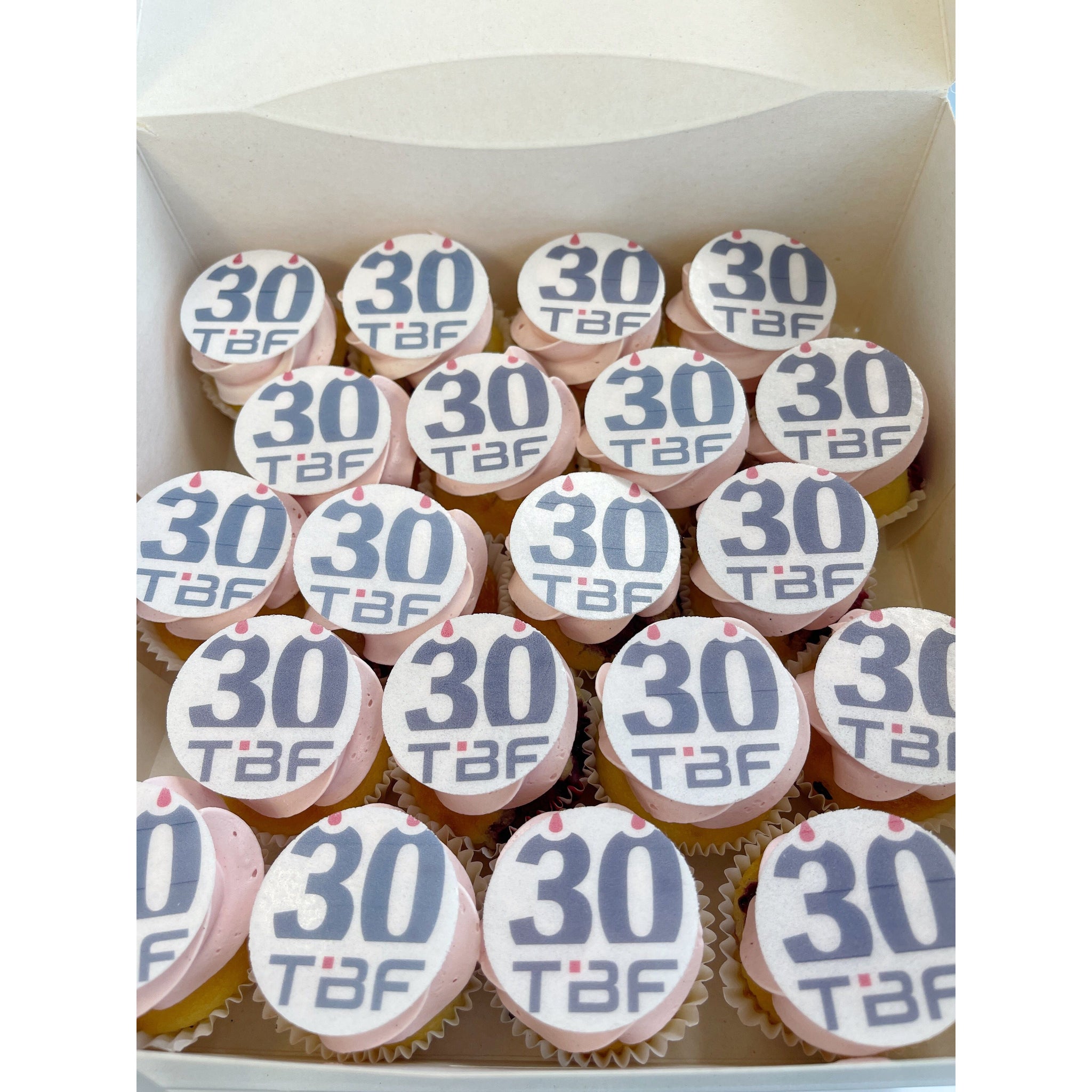 MINI CUPCAKE LOGO cupcake atelierdesgateaux.com 