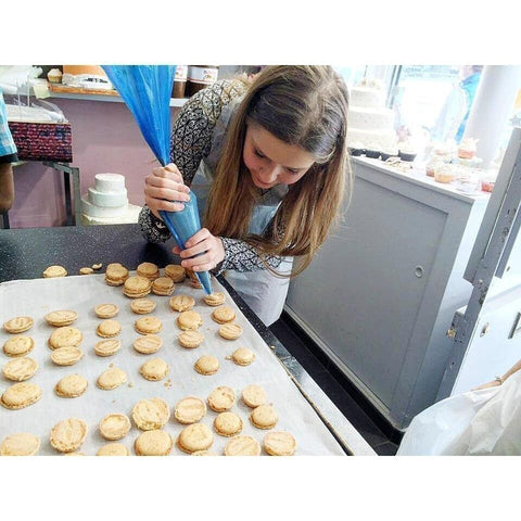 ATELIER MACARONS Samedi 15 février 15h -17h Atelier atelierdesgateaux.com 