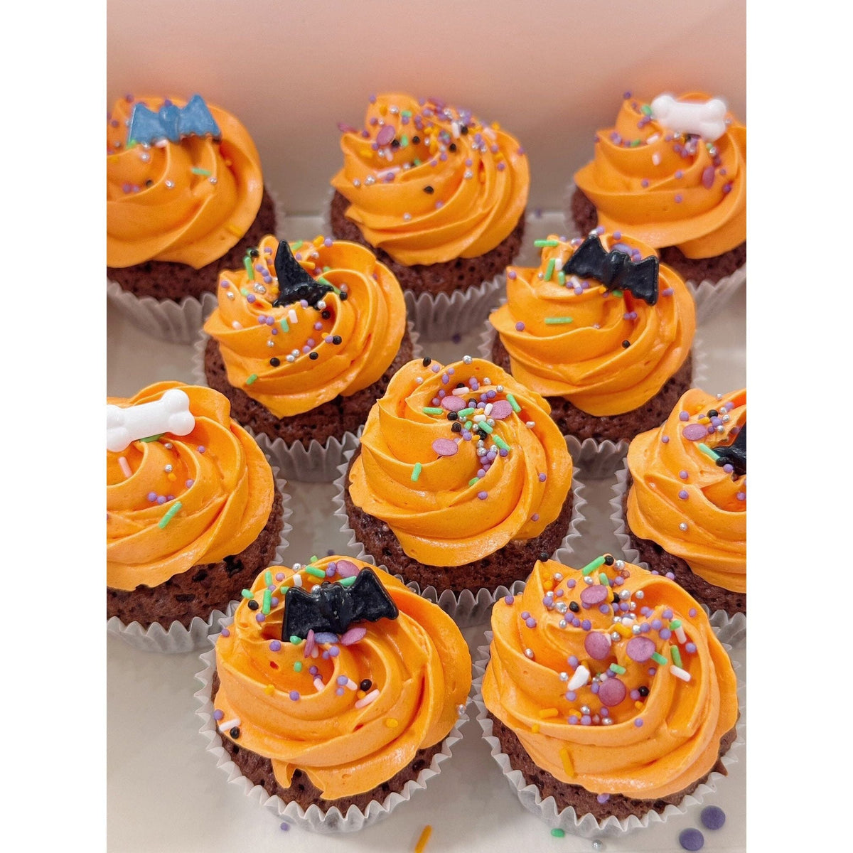 10 CHOCOLAT VANILLE ORANGE HALLOWEEN Mini cupcakes atelierdesgateaux.com 