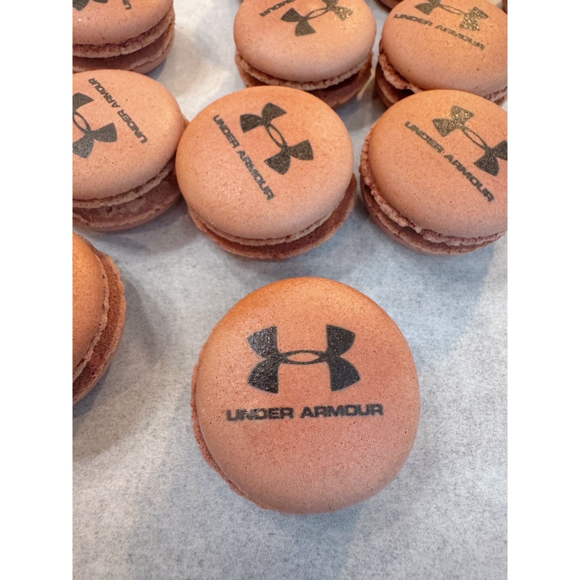 Macarons personnalisés MACARONS atelierdesgateaux.com 