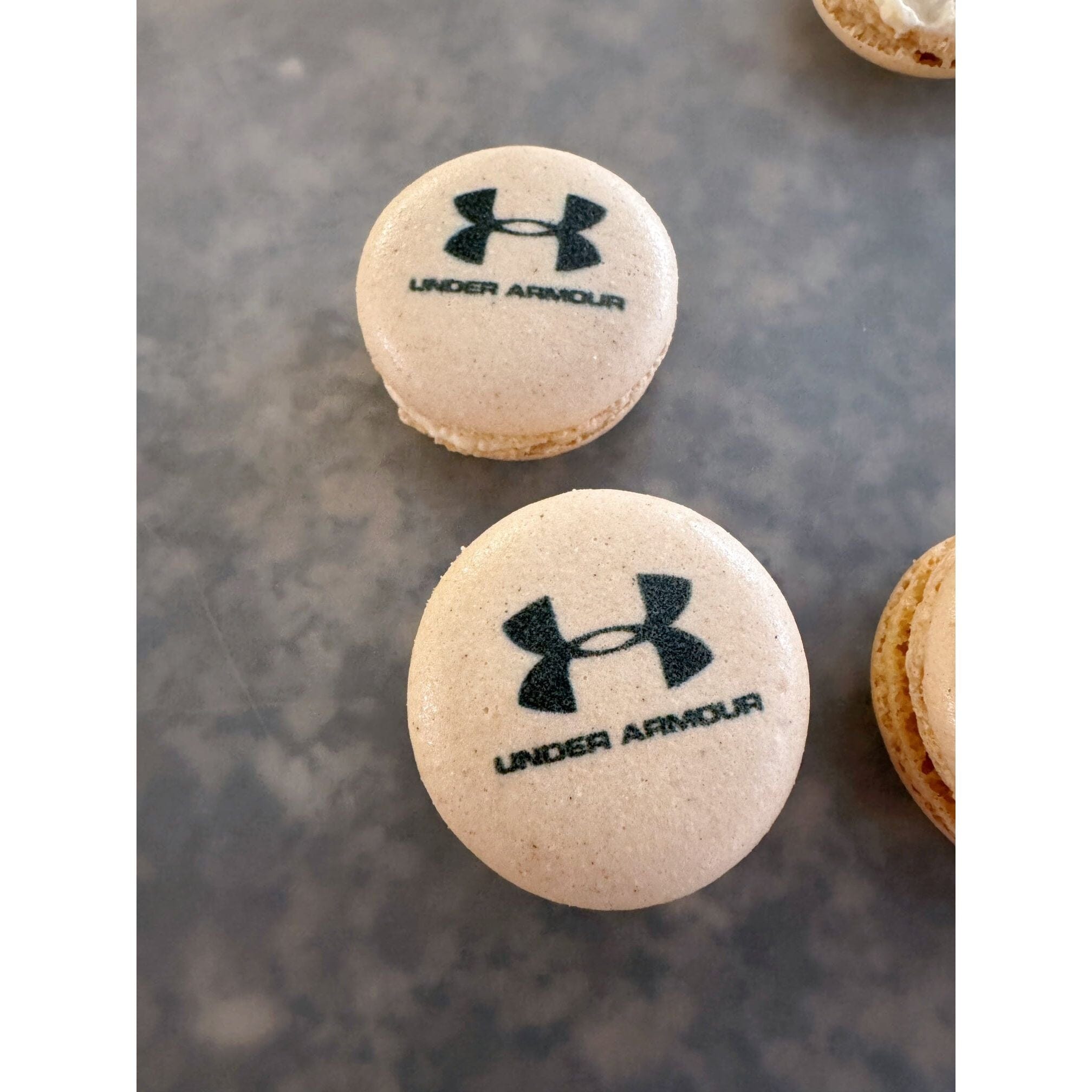 Macarons personnalisés MACARONS atelierdesgateaux.com 