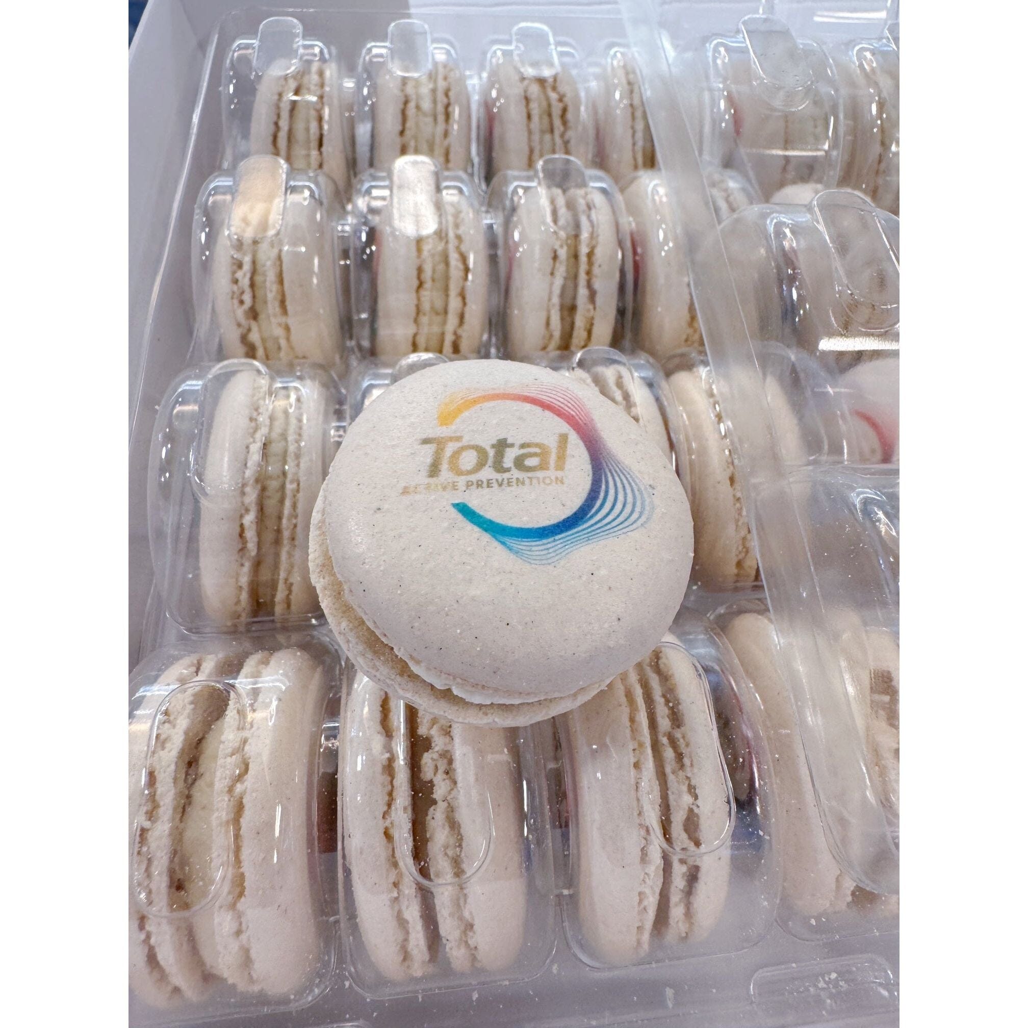 Macarons personnalisés MACARONS atelierdesgateaux.com 
