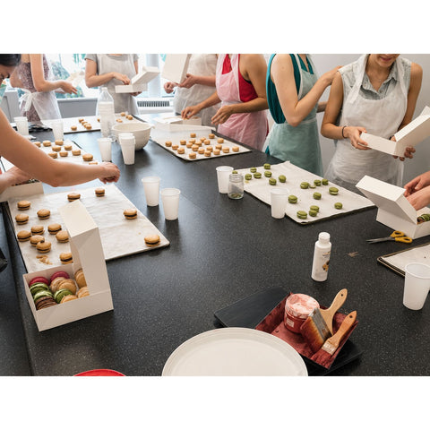 ATELIER MACARONS Samedi 18 juillet 15h -17h Atelier atelierdesgateaux.com 