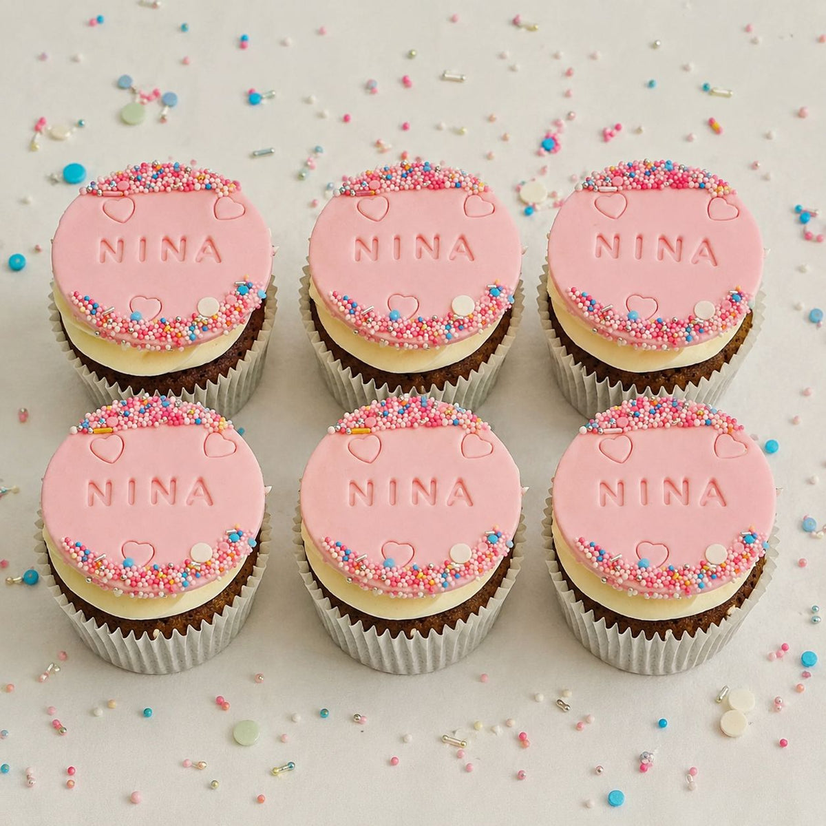 CUPCAKE DECORATION PRENOM PERSONNALISE cupcake atelierdesgateaux.com 