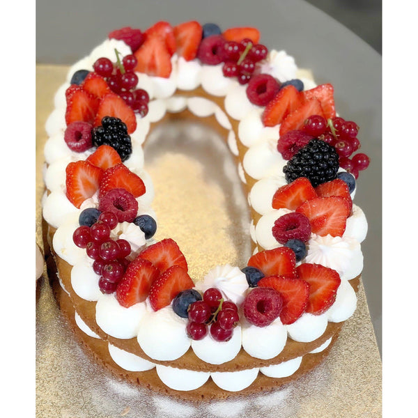 Number ou letter cake fruits rouges