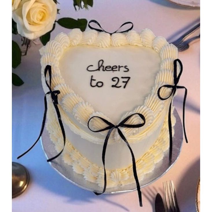 LE GATEAU VINTAGE COEUR NOIR texte personnalisable atelierdesgateaux.com 