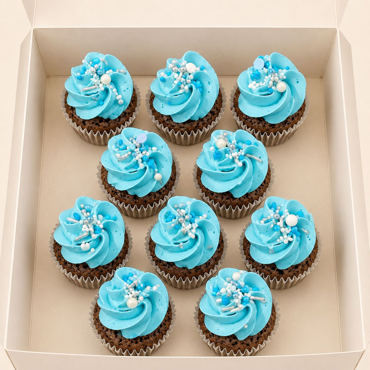 MINI CUPCAKES CHOCOLAT CREME VANILLE BLEU Mini cupcakes atelierdesgateaux.com 