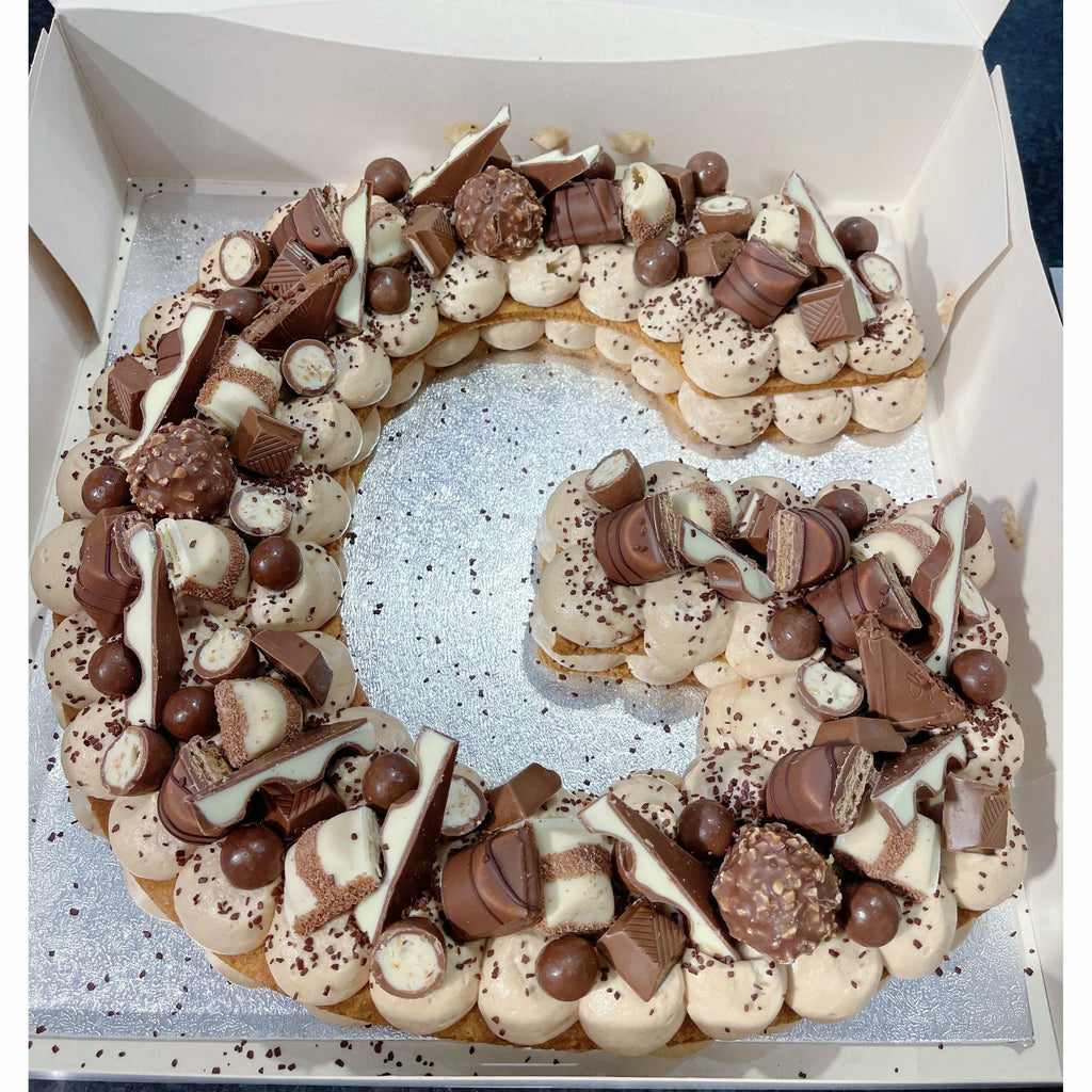 Number/letter cake praliné– L'Atelier des Gâteaux