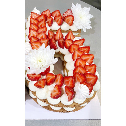 Number/letter cake fraises